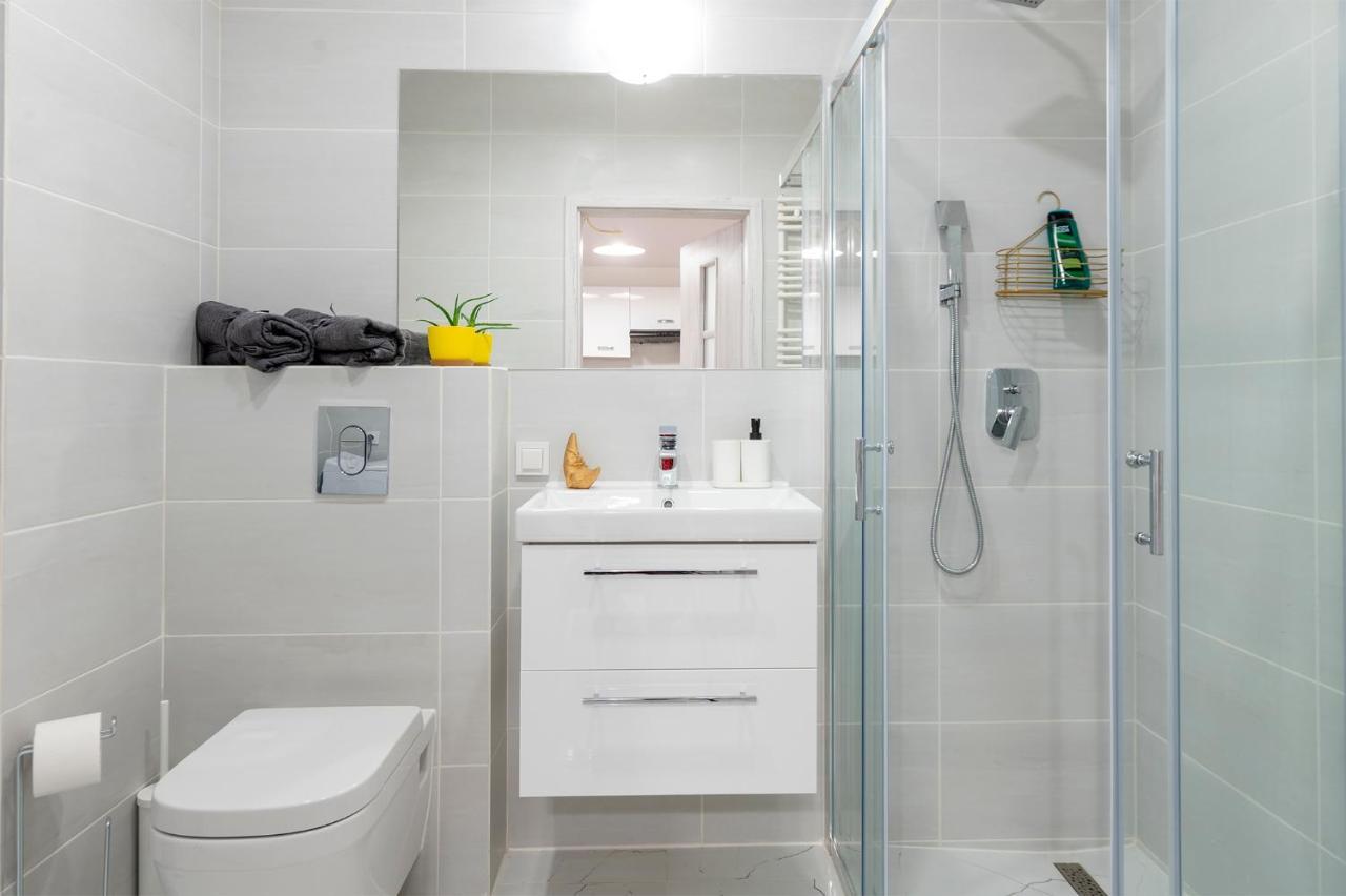 Luxury In City -3- Studio Bright & Secure Free Parking Lodz  Exterior photo